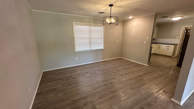 Building Photo - Beautiful Chic Remodeled West Monroe Home!