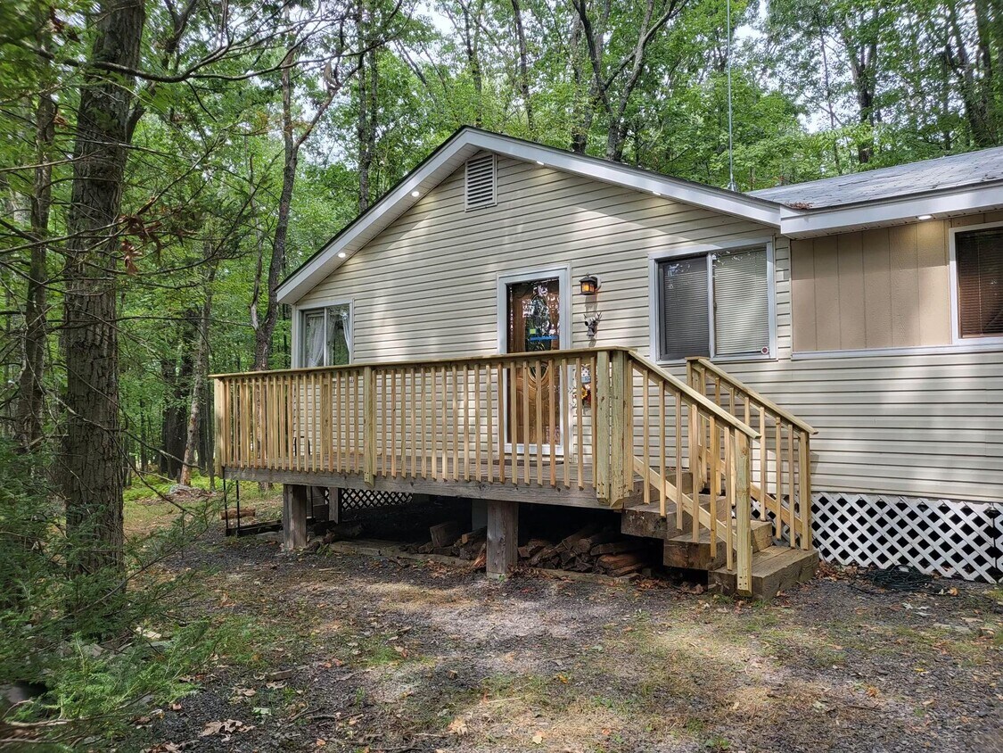 3110 Tanager Ln, East Stroudsburg, PA 18302 House Rental in East