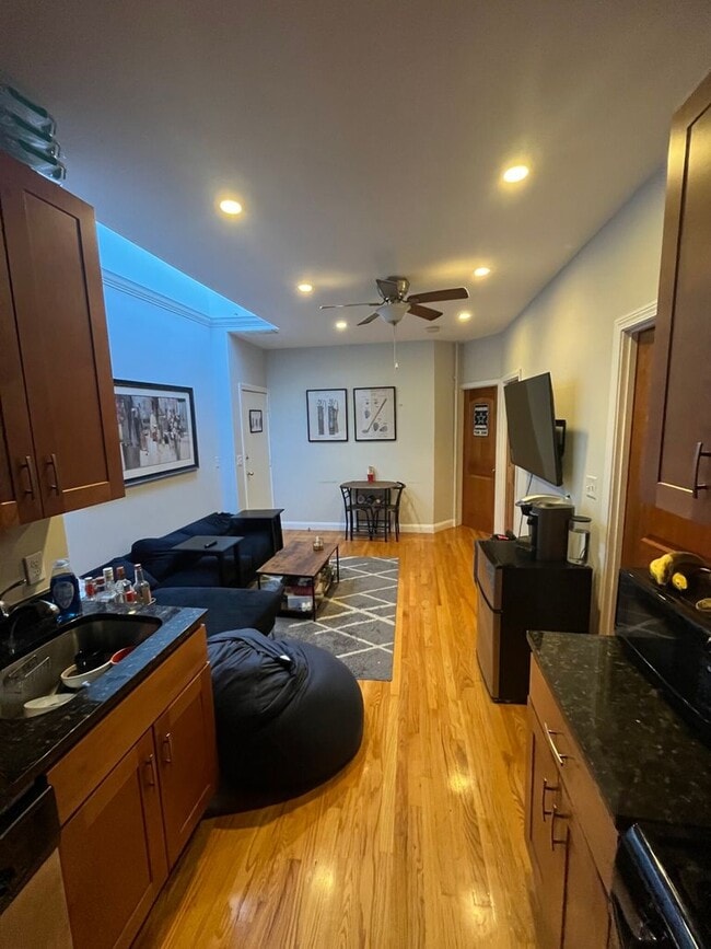 Building Photo - RARE 4 bed 2 bath in the NORTH END!!!!