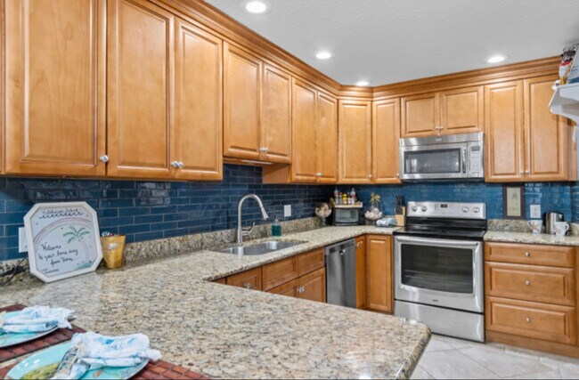 Building Photo - 715 S Ocean Dr
