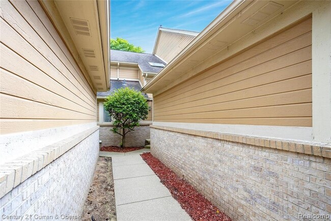 Photo - 9429 Westwind Dr Townhome