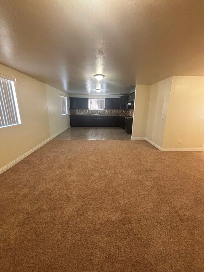 Building Photo - 1011 E 56th St