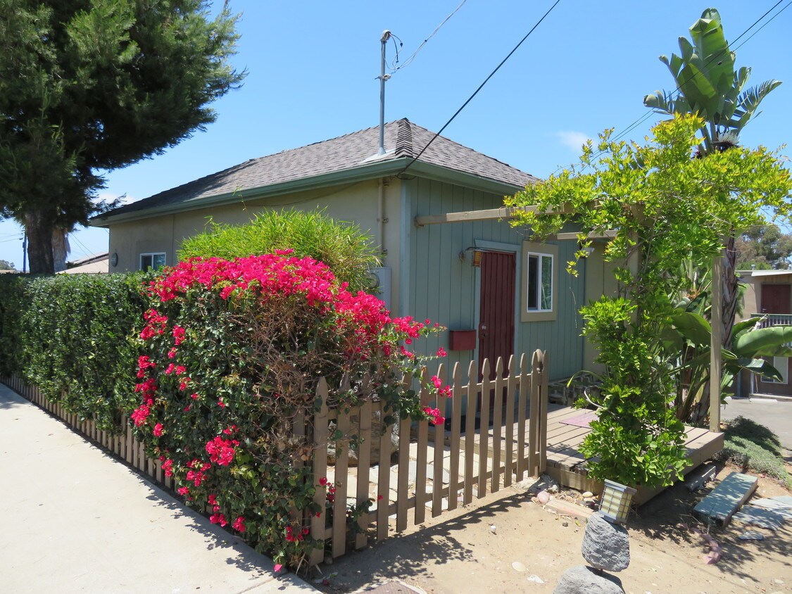 Street view-front house - 4294 Manzanita Dr