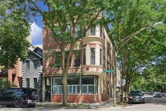 Building Photo - 2329 N Oakley Ave