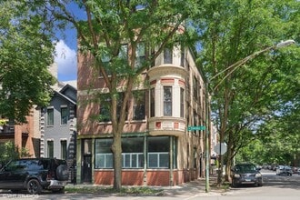 Building Photo - 2329 N Oakley Ave