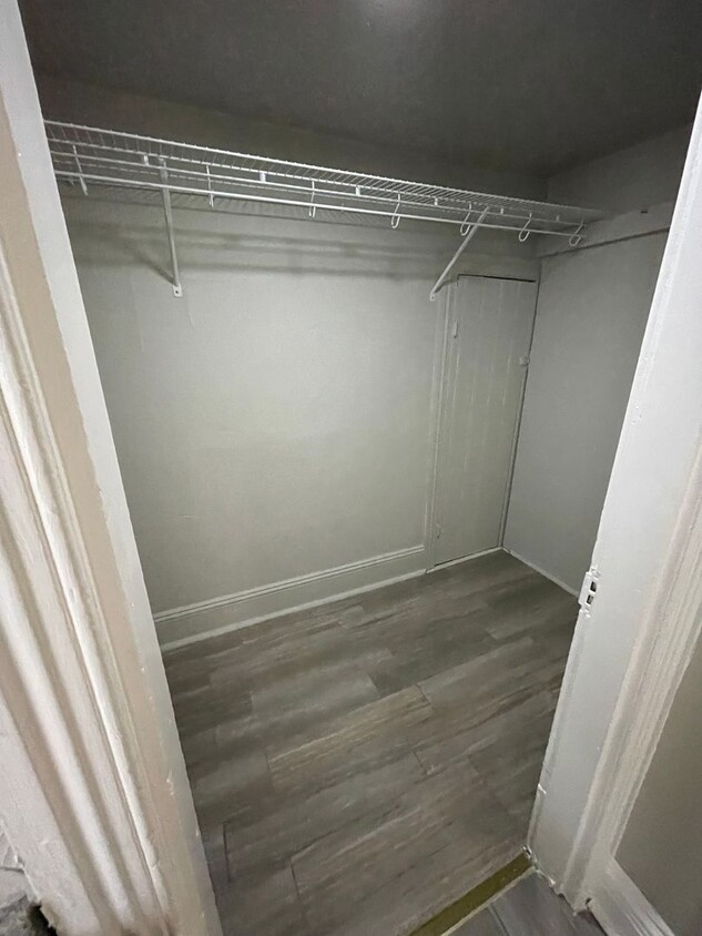 Primary Photo - 1 bed 1 bath apartment w/laundry