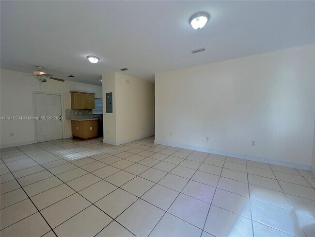 Building Photo - 763 NW 24th Ct