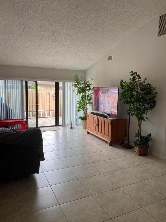 Building Photo - 7544  Nova Drive 23 Davie Fl 33317