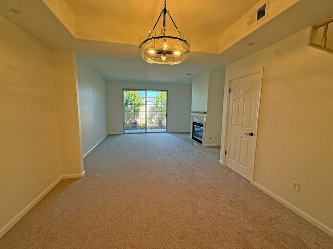 Building Photo - 332 Treasure Island Dr