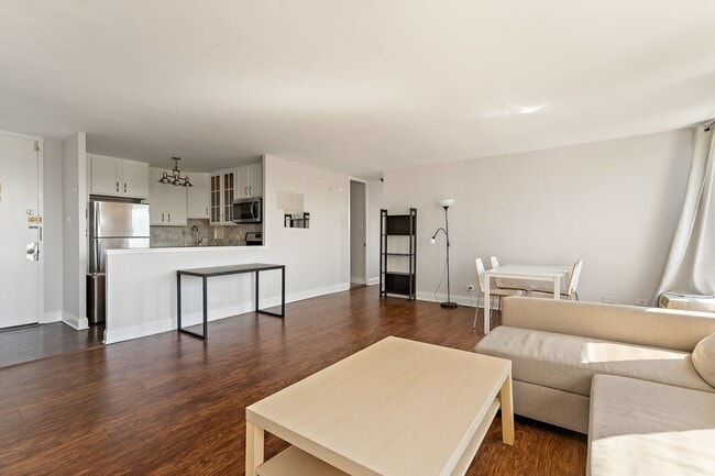 Building Photo - 1450 E 55th Pl