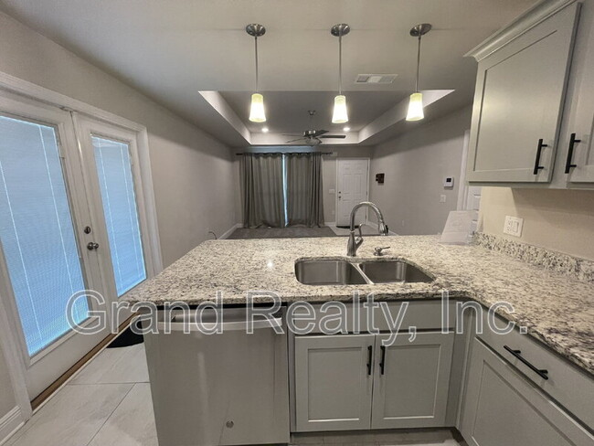 Building Photo - 4293 Castille Ave