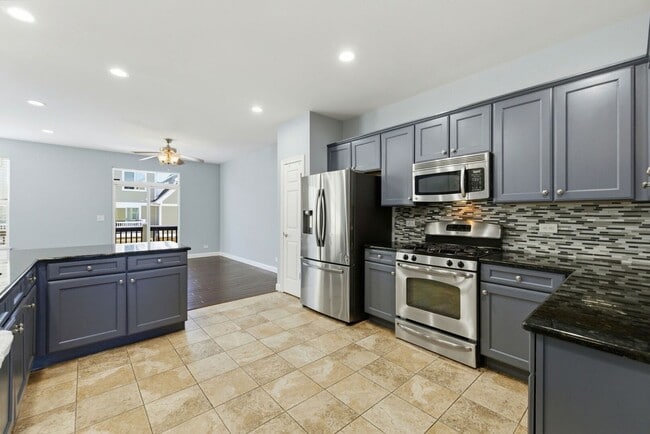 Building Photo - 218 Goldenrod Dr