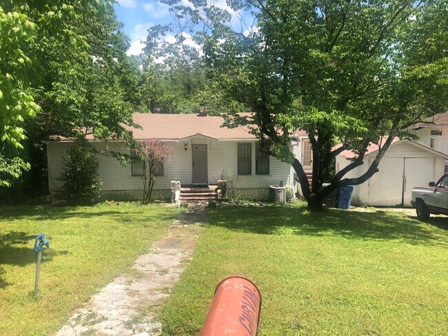 Building Photo - 404 N Seminole