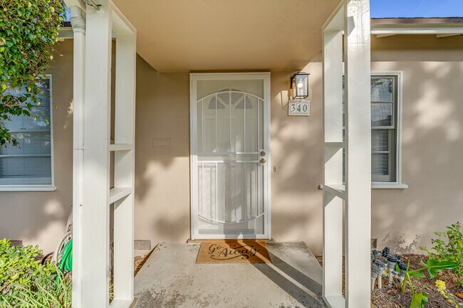 Foto del edificio - 340 N Monterey St