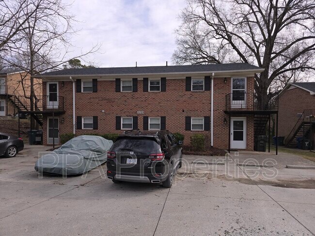 Building Photo - 2229 Summit St