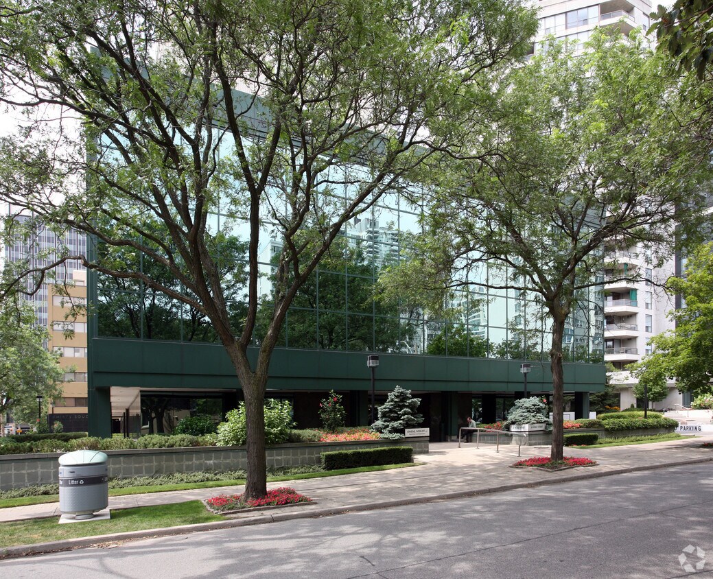 Minto Apartments Apartments 20 Holly St Toronto, ON