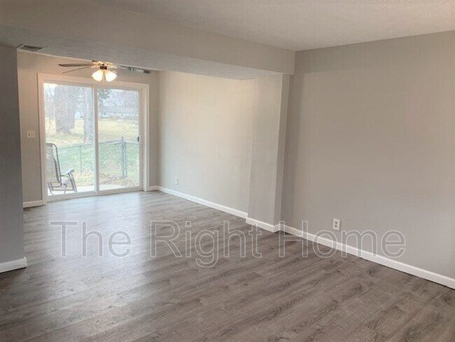 Building Photo - 23702 Walnut Cir