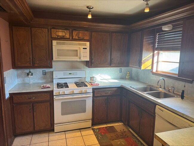 Building Photo - 3 bedroom 2 bath ready for move in , Moore...