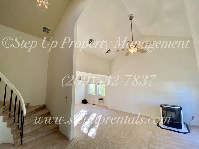 Building Photo - Elegant Hilltop Estate with Breathtaking V...