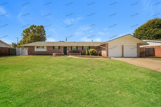 Building Photo - 3407 Oakhurst Dr