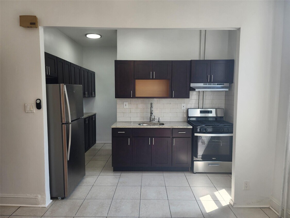 Foto principal - 68-17-68-60 60th St