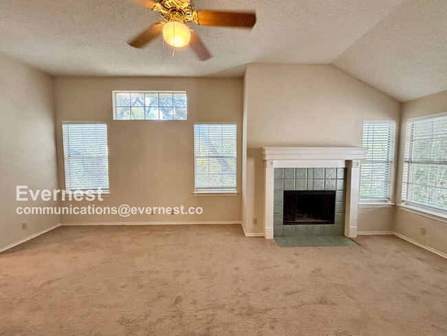 Building Photo - 2303 Mockingbird Dr