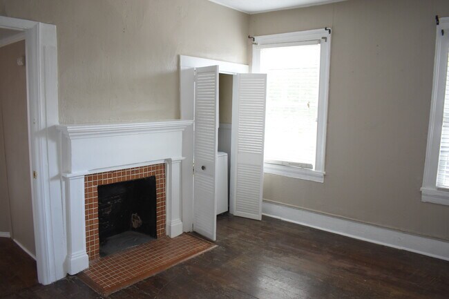 Building Photo - 207 N 7th St