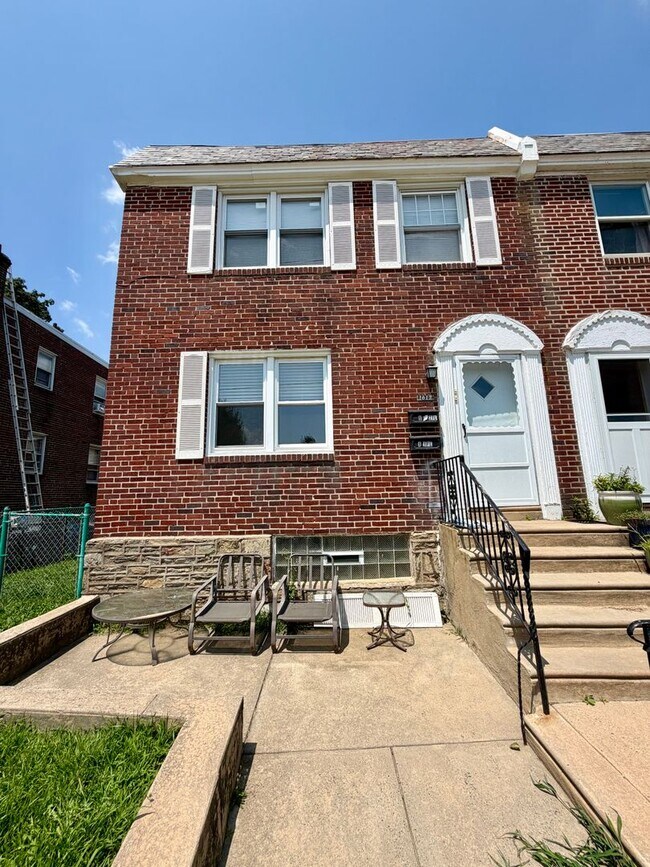 Photo - Roumfort Rd 1617 Apartment