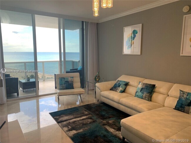 Foto del edificio - 18201 Collins Ave