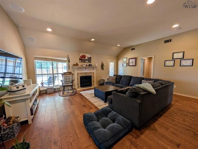 Building Photo - 4801 Shenandoah Dr