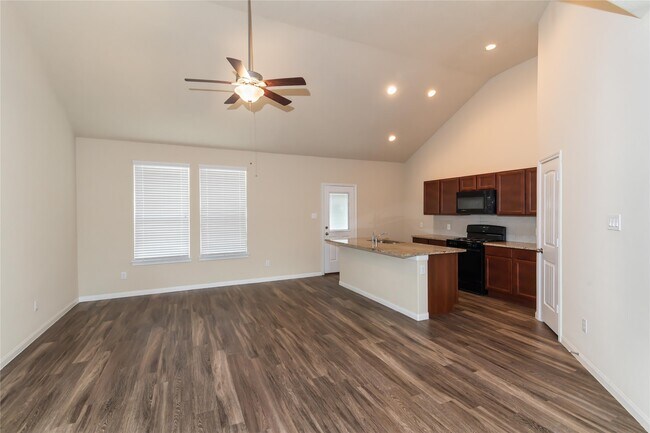 Building Photo - 9522 Yellow Rose Dr