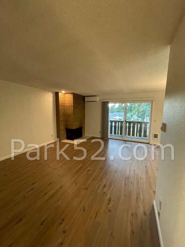 Building Photo - Fircrest Area 3 Bedroom Apartment