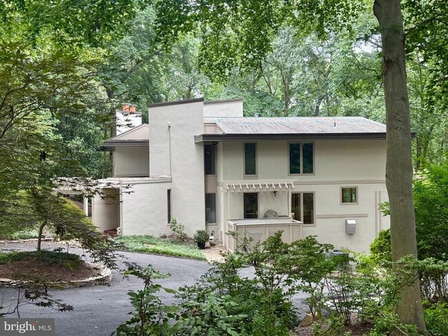 Building Photo - 1325 Darnall Dr