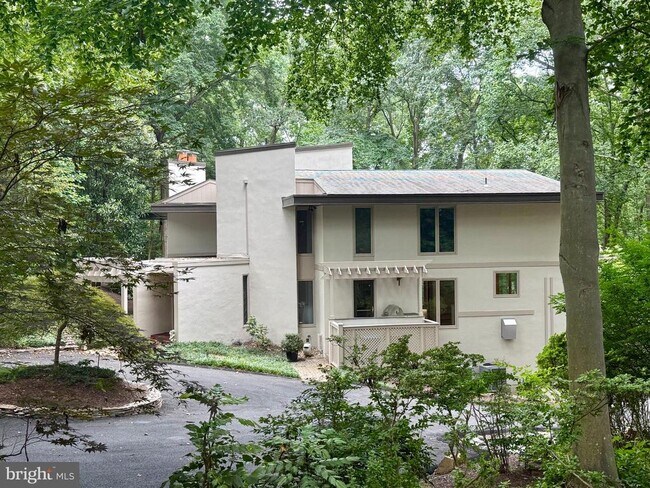 Foto del edificio - 1325 Darnall Dr
