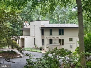 Building Photo - 1325 Darnall Dr