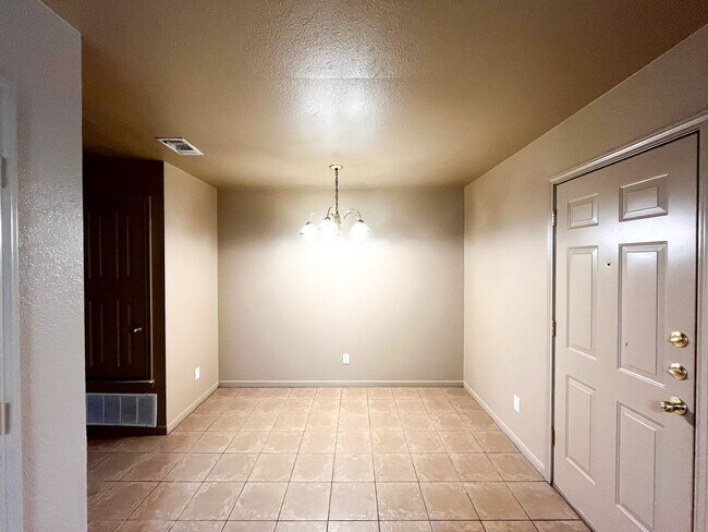 Building Photo - 1305 Nicholas Cir
