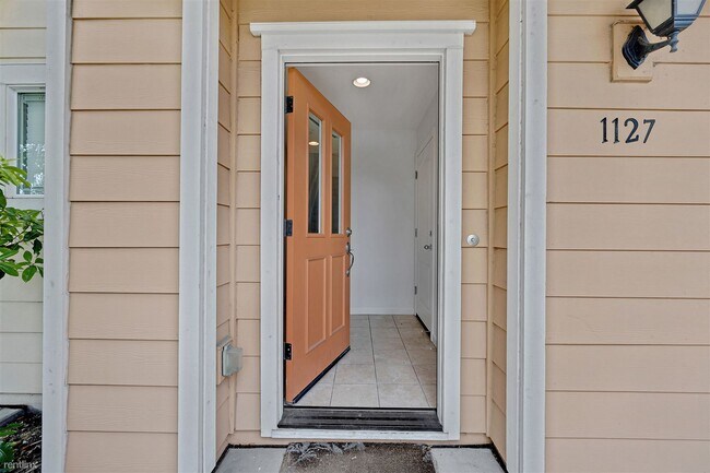 Building Photo - 2 br, 2 bath Townhome - 1127 Sunnybrae Bou...