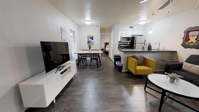 Building Photo - 1117 Hollow Creek Dr