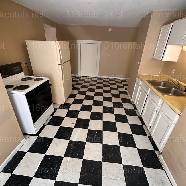Foto del edificio - $695 - 1 bed 1 bath - Multi Family Home