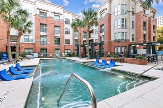 Building Photo - Metropole