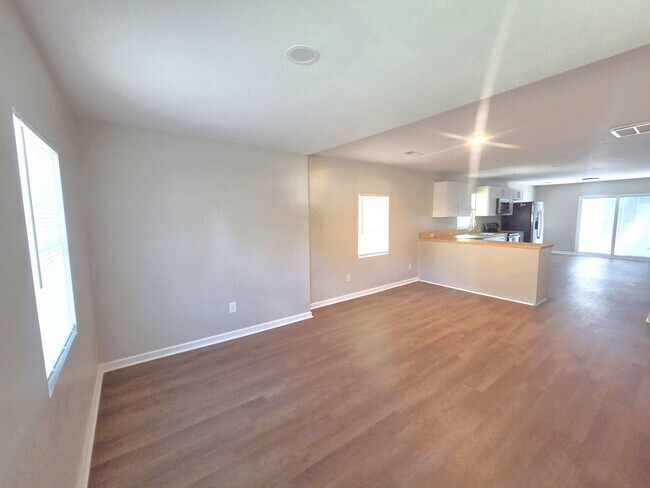 Building Photo - 5888 Centerville Rd