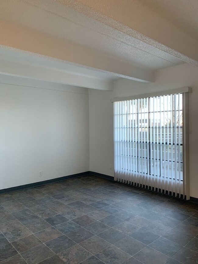 Building Photo - 1180 Alvarado Dr SE