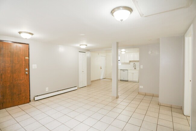 Foto del edificio - 1658 W Pratt Blvd