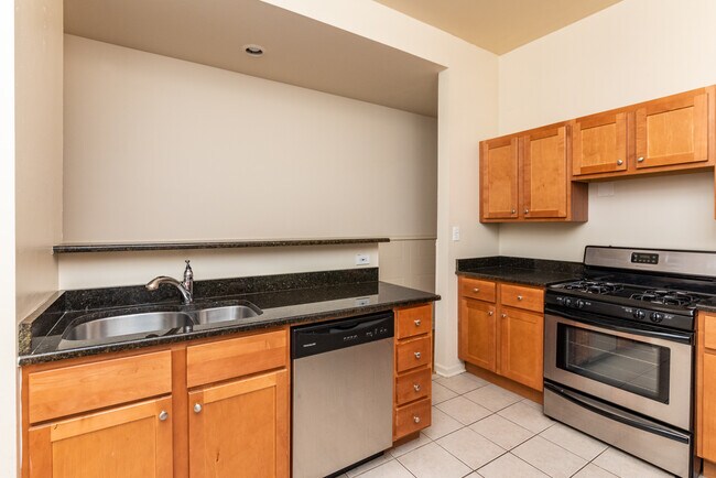 Building Photo - 2739 N Hampden Ct