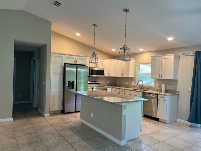 Building Photo - *Annual* Beautiful, Clean, 3 Bedroom Home ...