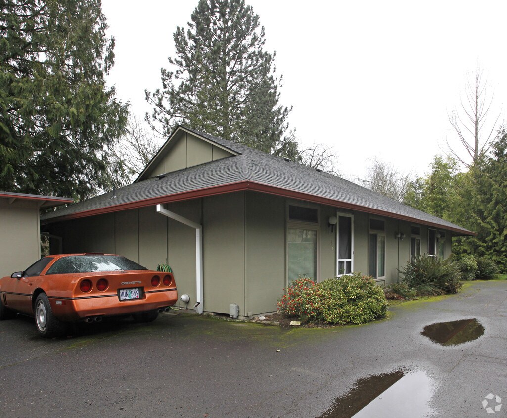 Building Photo - Lake Cottage Apartments