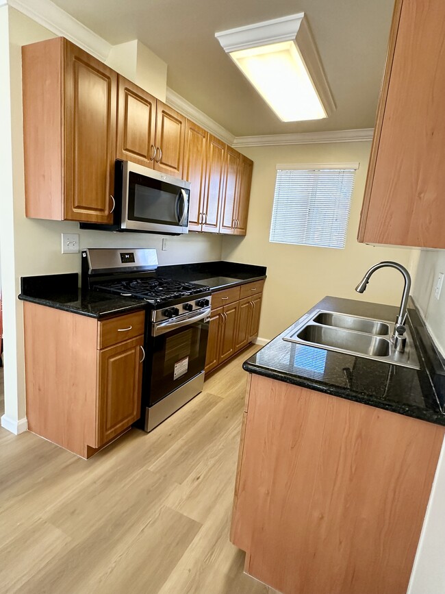 Building Photo - 20202 Cohasset St