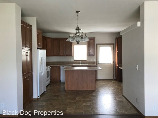 Building Photo - 3 br, 2.5 bath House - 3735 Saddle Horn Trail