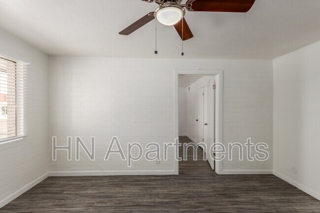 Foto del edificio - 8639 N 7th St