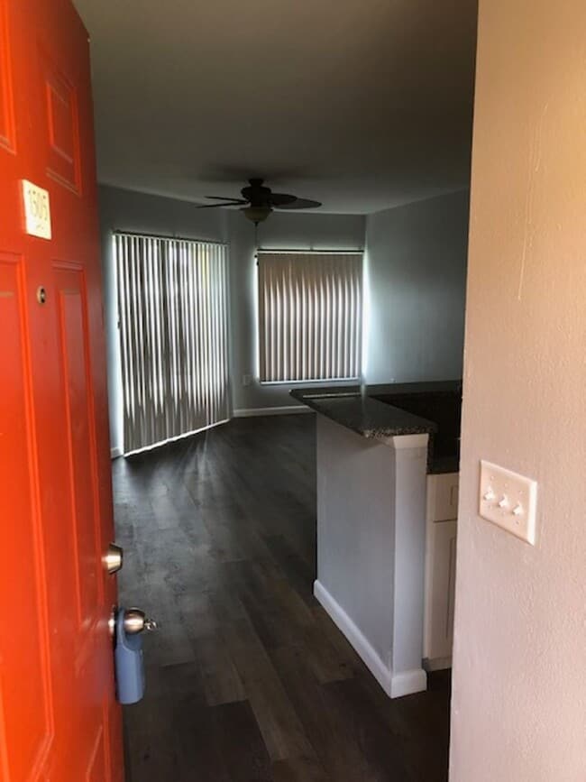 Building Photo - Palm Lakes Condo